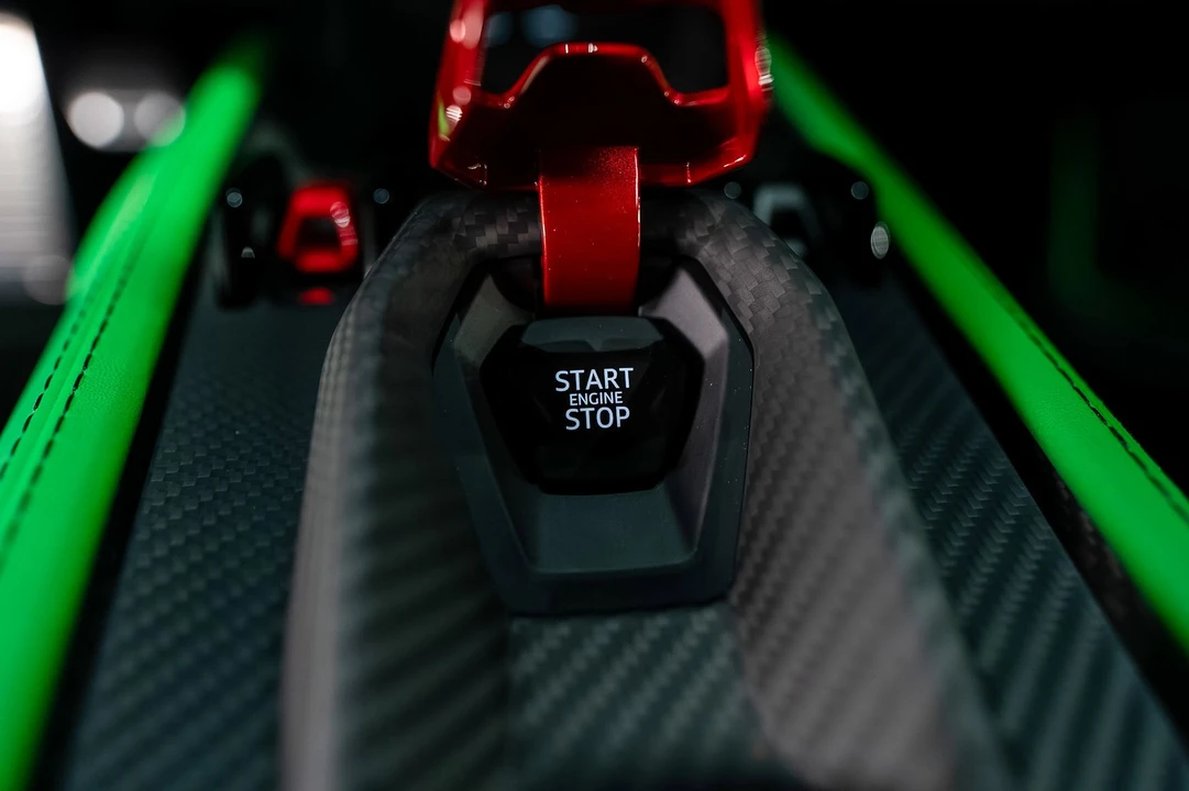 2025 Lamborghini Revuelto - Image 21 of 31