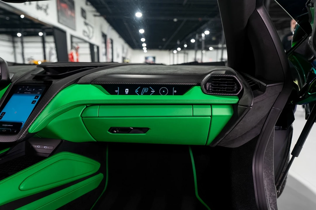 2025 Lamborghini Revuelto - Image 24 of 31