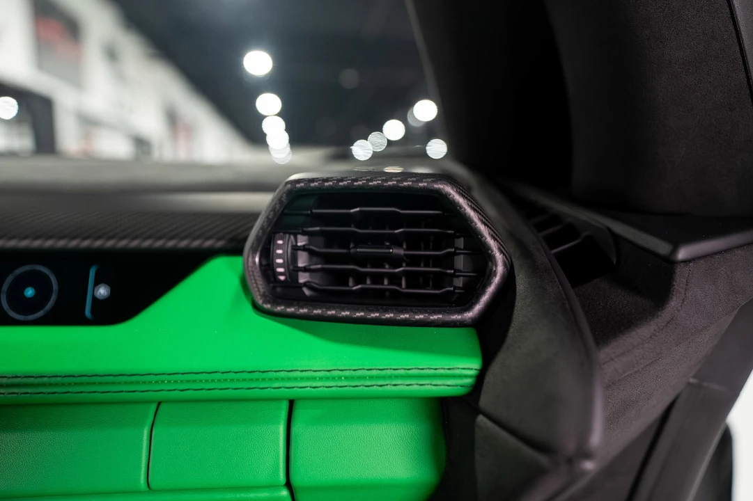 2025 Lamborghini Revuelto - Image 25 of 31