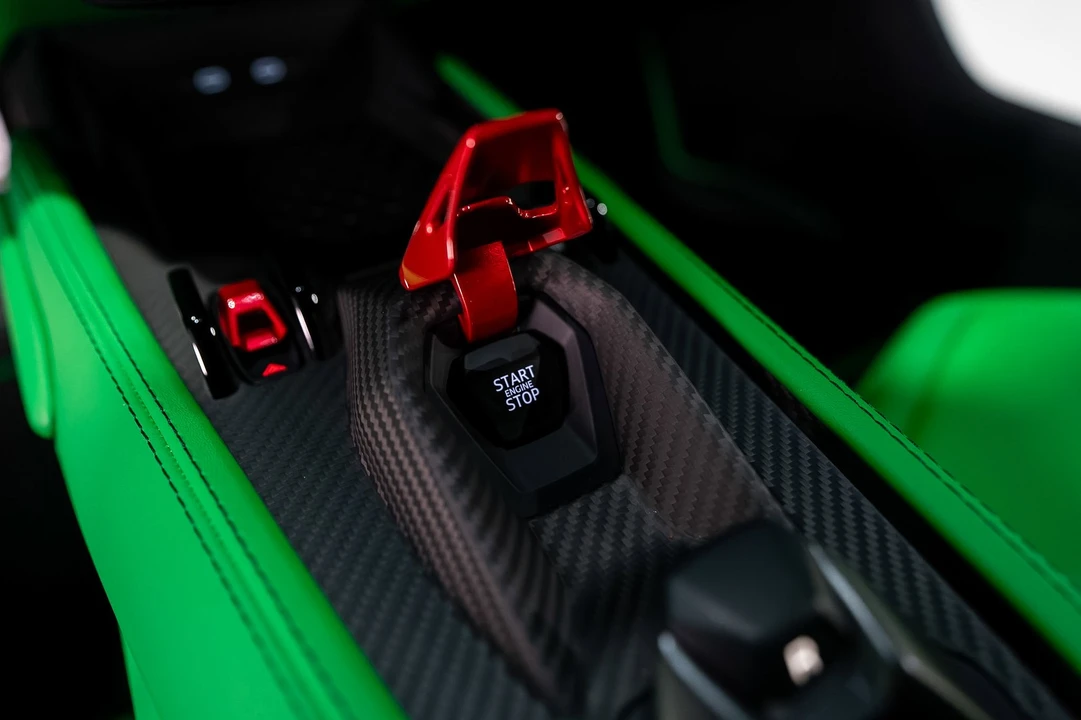 2025 Lamborghini Revuelto - Image 20 of 31
