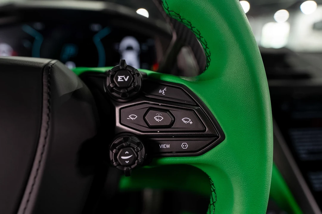 2025 Lamborghini Revuelto - Image 16 of 31
