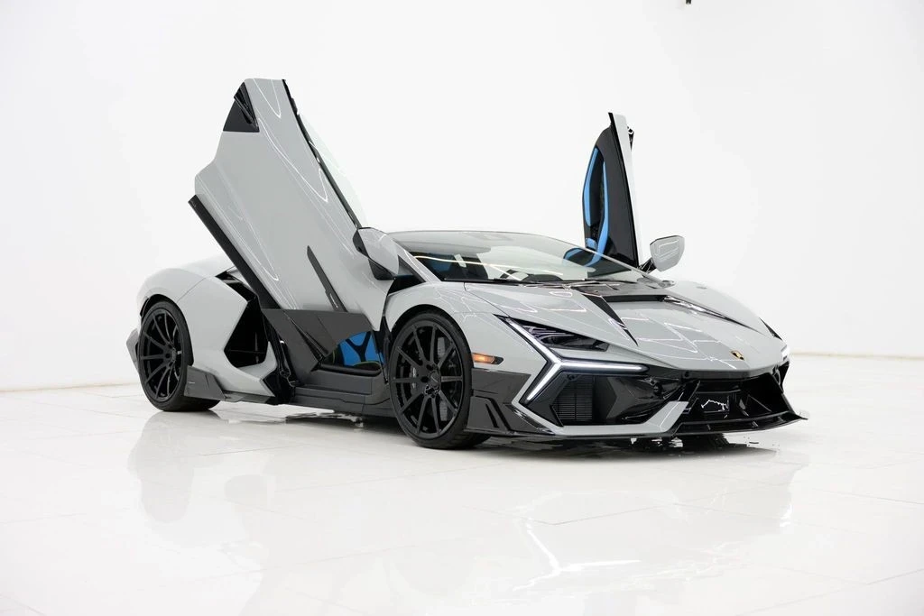 2025 Lamborghini Revuelto - Image 19 of 21