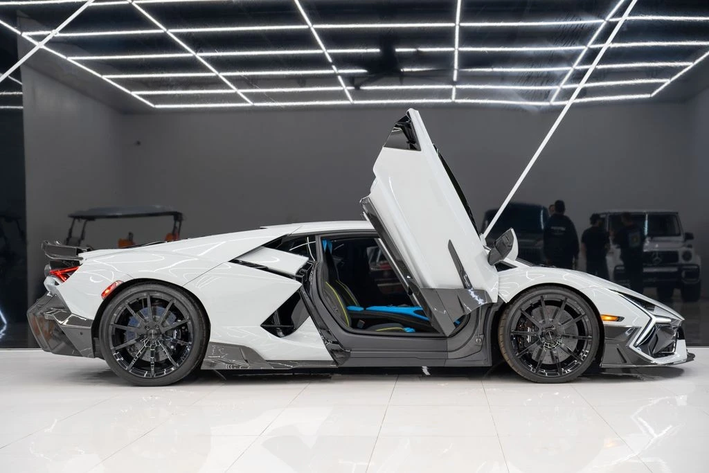 2025 Lamborghini Revuelto - Image 10 of 21