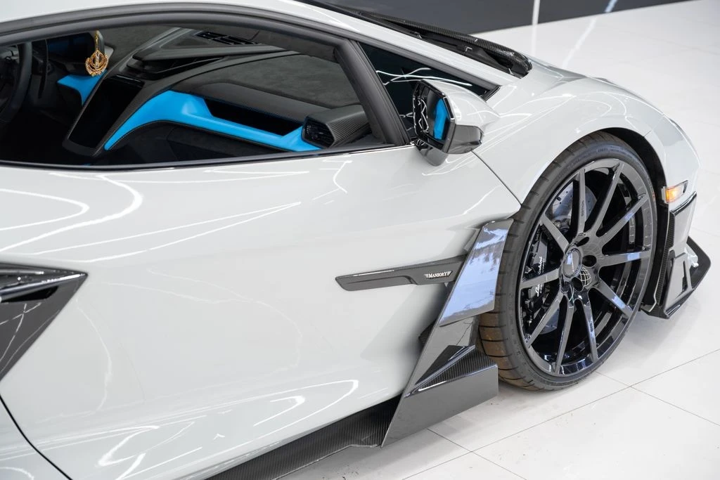 2025 Lamborghini Revuelto - Image 14 of 21