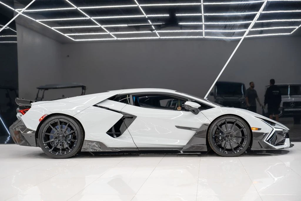 2025 Lamborghini Revuelto - Image 11 of 21