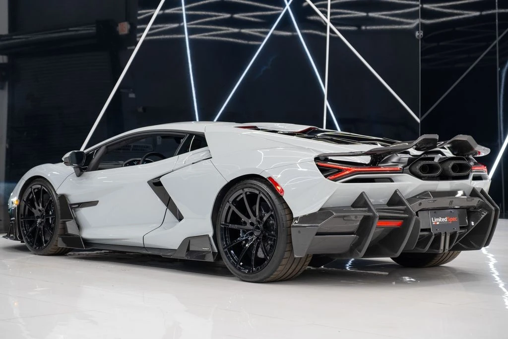 2025 Lamborghini Revuelto - Image 15 of 21