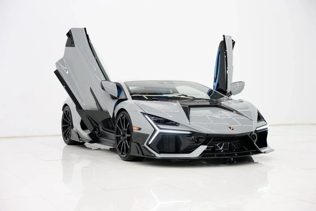 2025 Lamborghini Revuelto - Image 18 of 21