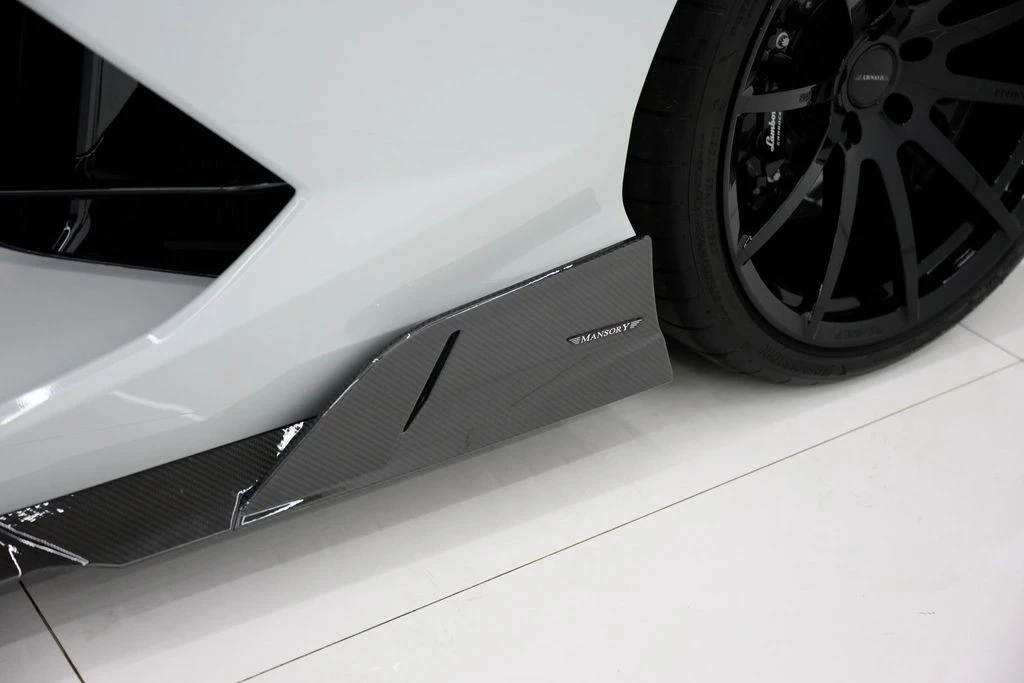 2025 Lamborghini Revuelto - Image 16 of 21