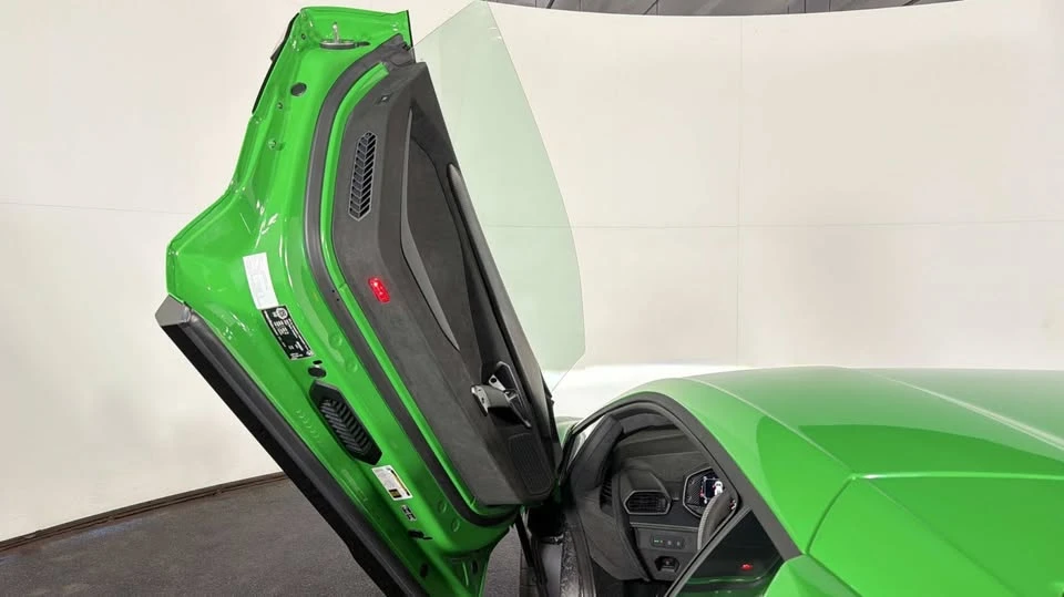 2025 Lamborghini Revuelto - Image 18 of 20