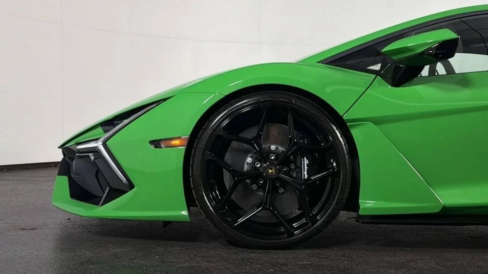 2025 Lamborghini Revuelto - Image 11 of 20
