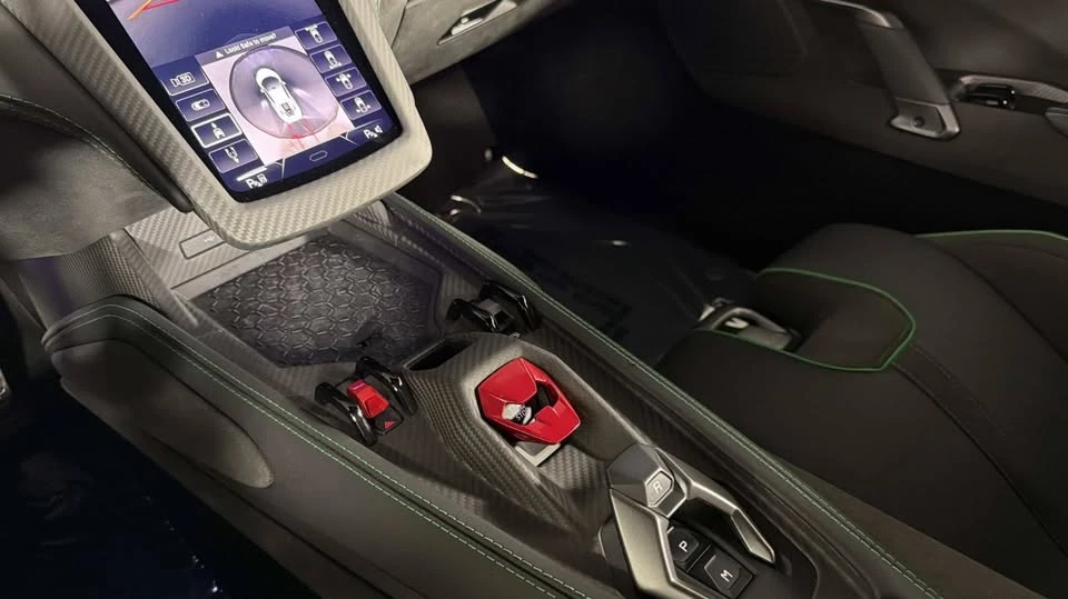 2025 Lamborghini Revuelto - Image 17 of 20