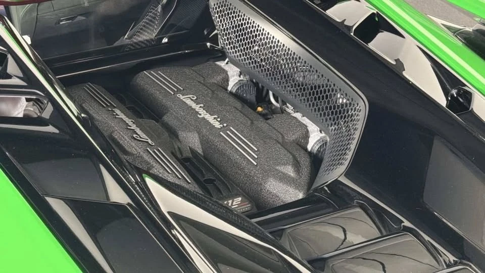 2025 Lamborghini Revuelto - Image 8 of 20