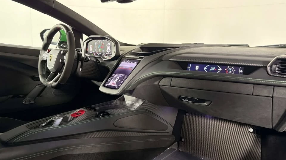 2025 Lamborghini Revuelto - Image 13 of 20