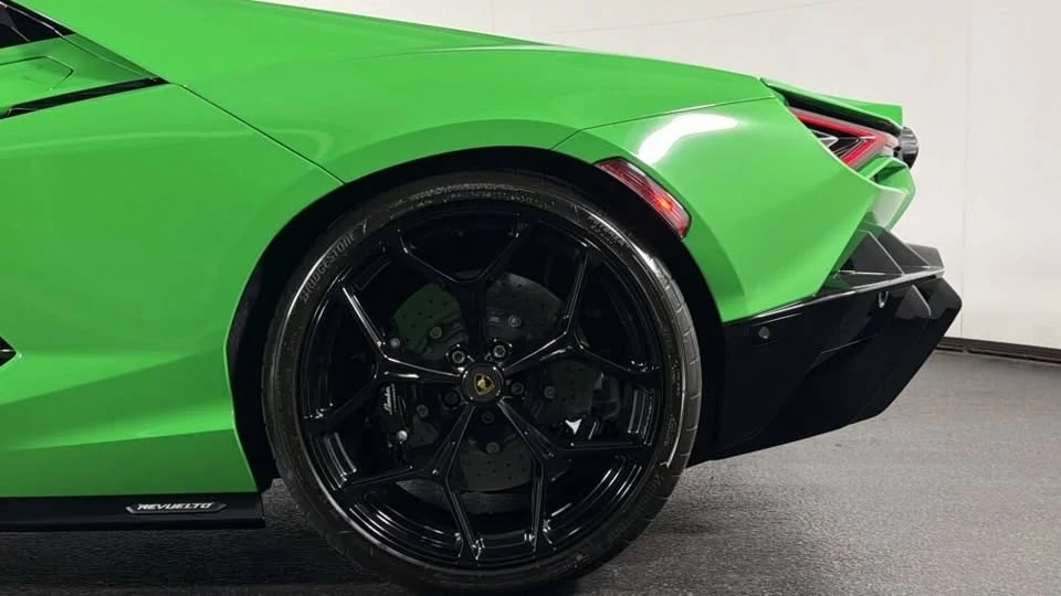 2025 Lamborghini Revuelto - Image 10 of 20