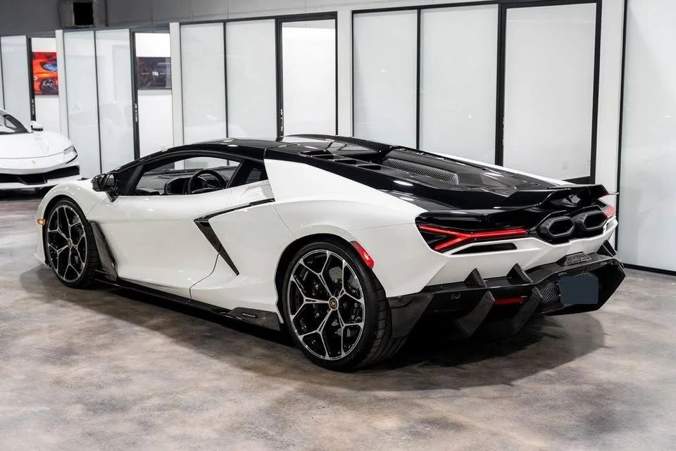 2025 Lamborghini Revuelto - Image 10 of 20