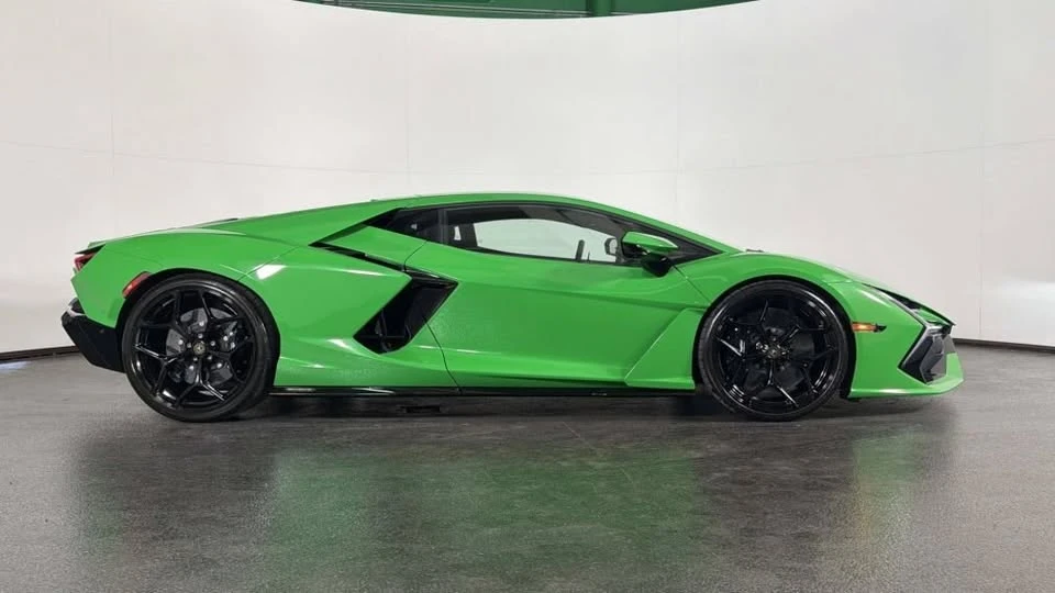 2025 Lamborghini Revuelto - Image 5 of 20