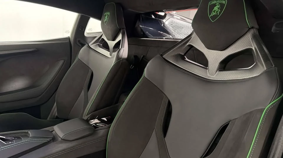 2025 Lamborghini Revuelto - Image 12 of 20