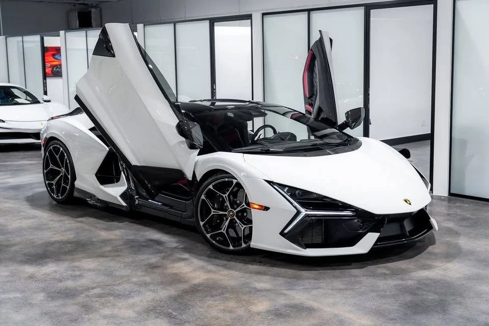 2025 Lamborghini Revuelto - Image 18 of 20