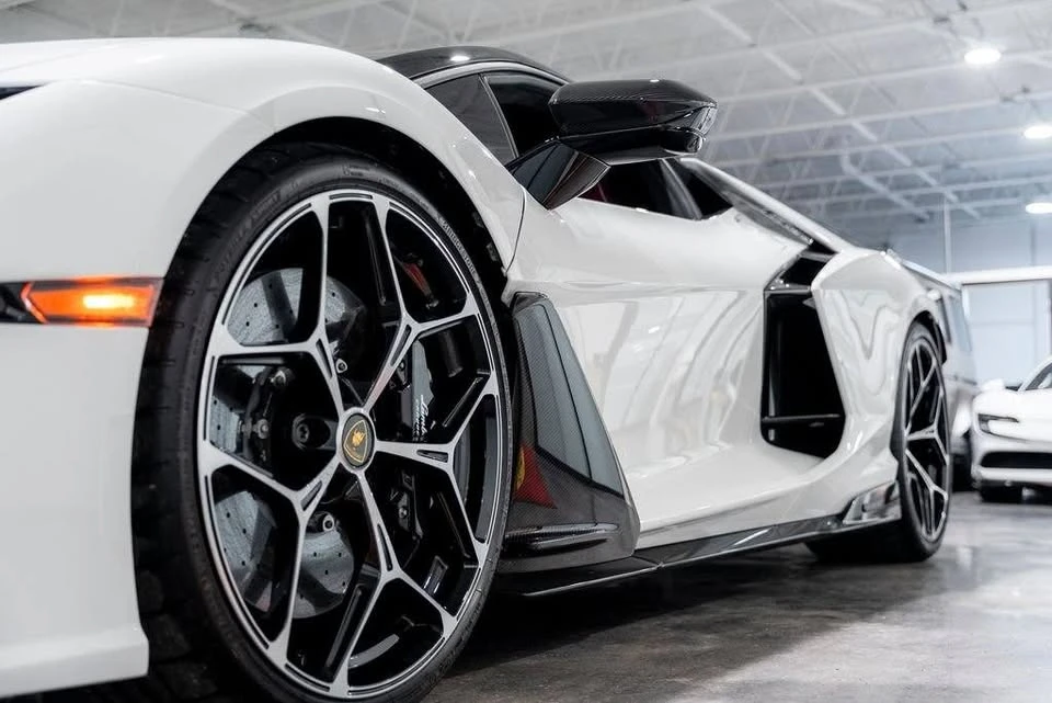 2025 Lamborghini Revuelto - Image 16 of 20