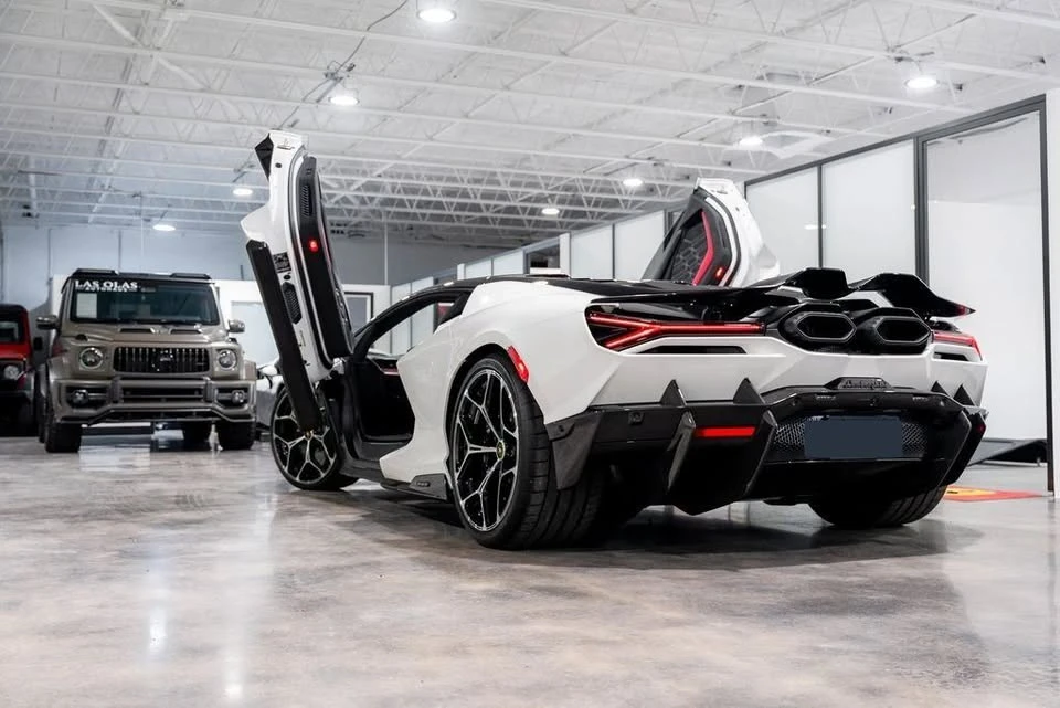 2025 Lamborghini Revuelto - Image 19 of 20