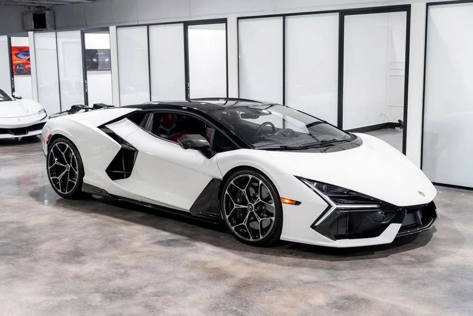 2025 Lamborghini Revuelto - Image 12 of 20