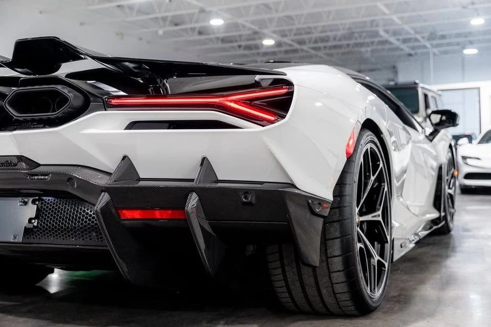 2025 Lamborghini Revuelto - Image 11 of 20