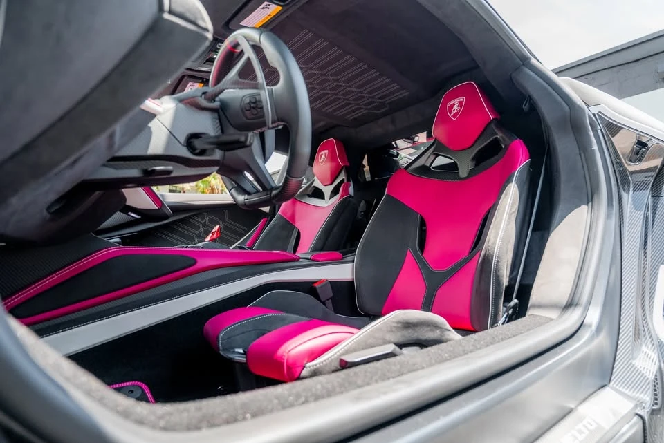 2025 Lamborghini Revuelto - Image 5 of 8