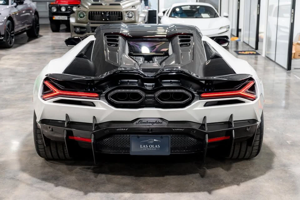2025 Lamborghini Revuelto - Image 4 of 8
