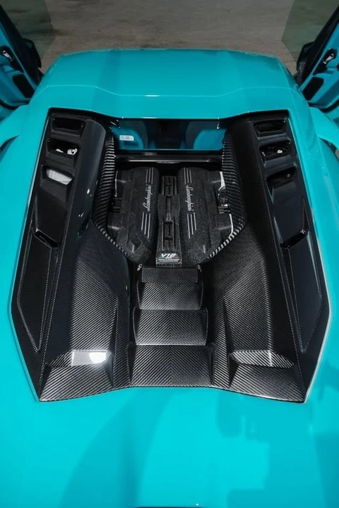 2025 Lamborghini Revuelto - Image 6 of 13
