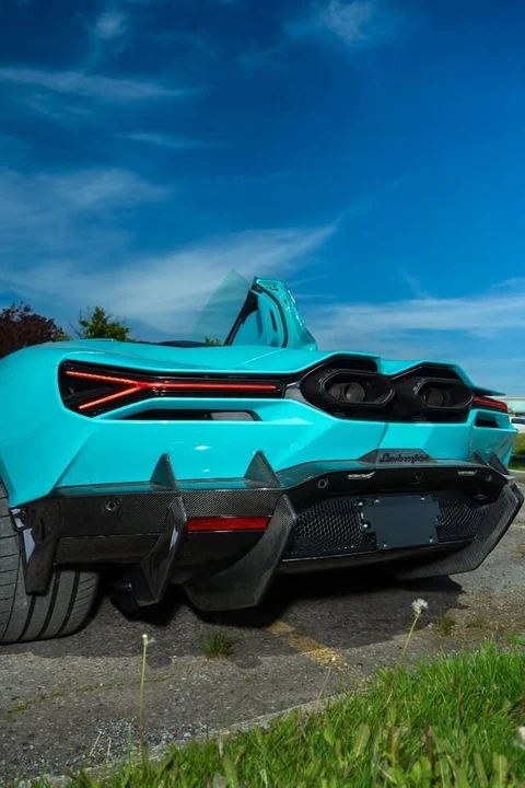 2025 Lamborghini Revuelto - Image 4 of 13