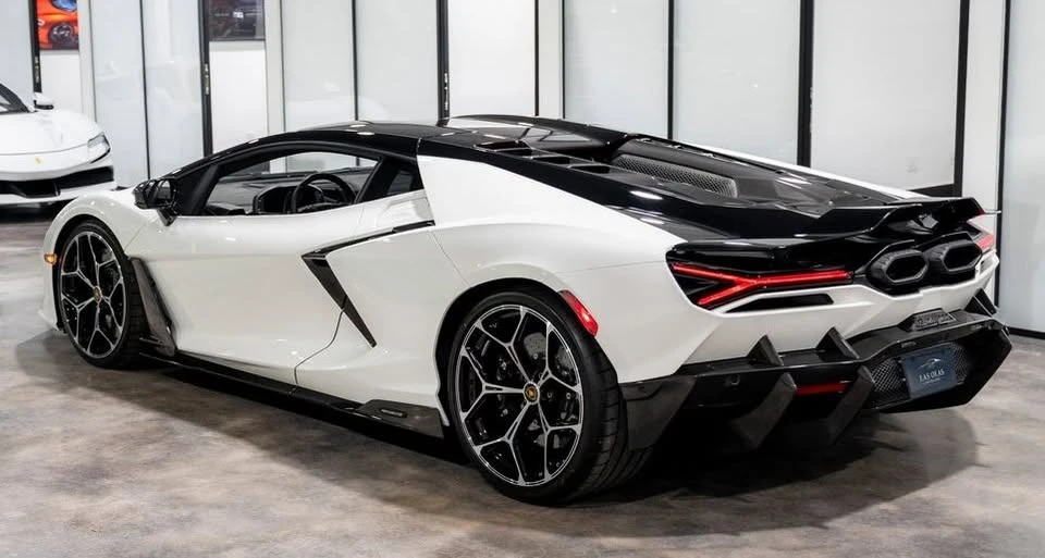 2025 Lamborghini Revuelto - Image 5 of 20