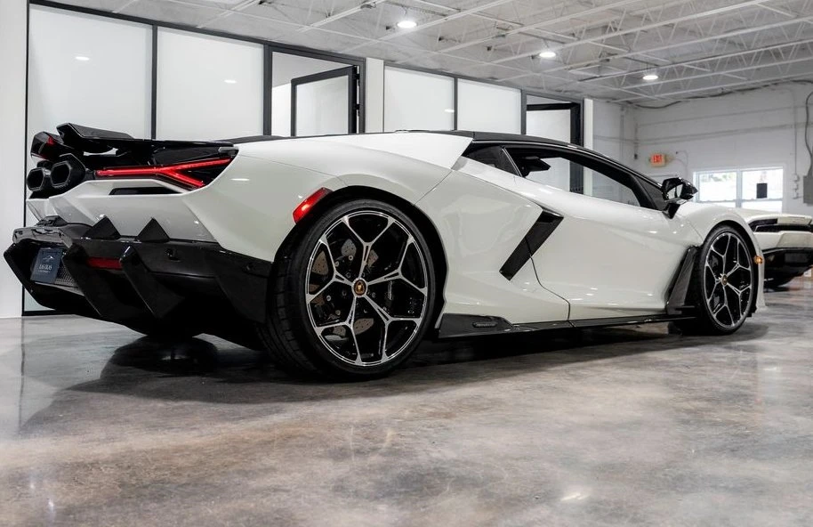 2025 Lamborghini Revuelto - Image 9 of 20