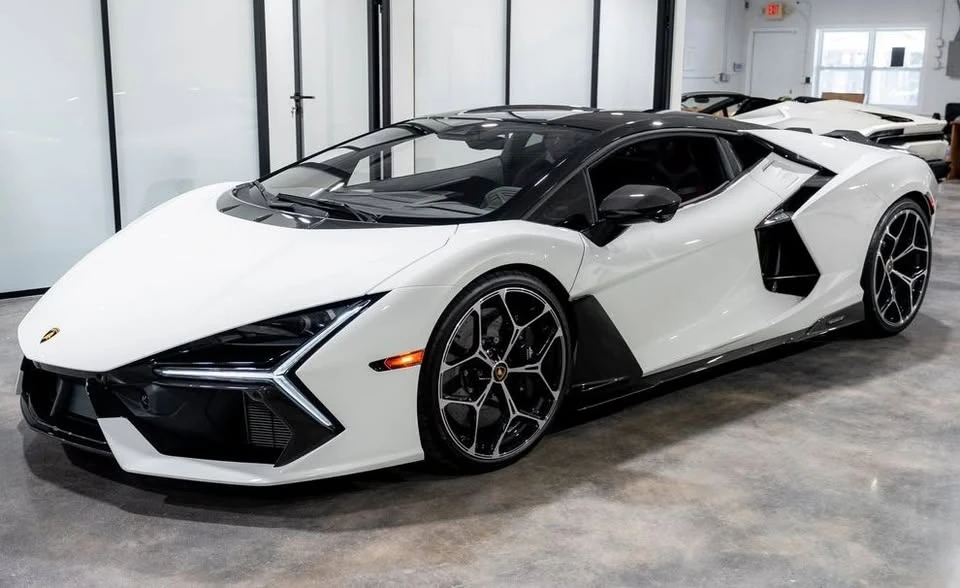 2025 Lamborghini Revuelto - Image 4 of 20