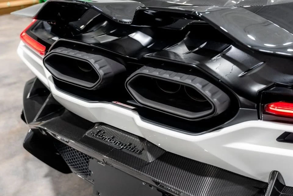 2025 Lamborghini Revuelto - Image 7 of 20