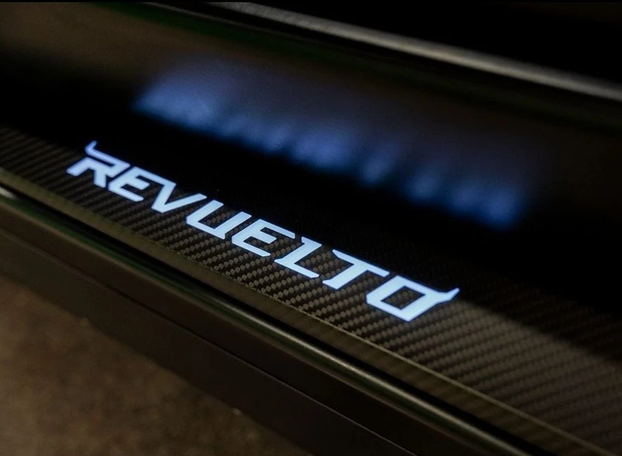2025 Lamborghini Revuelto - Image 10 of 20