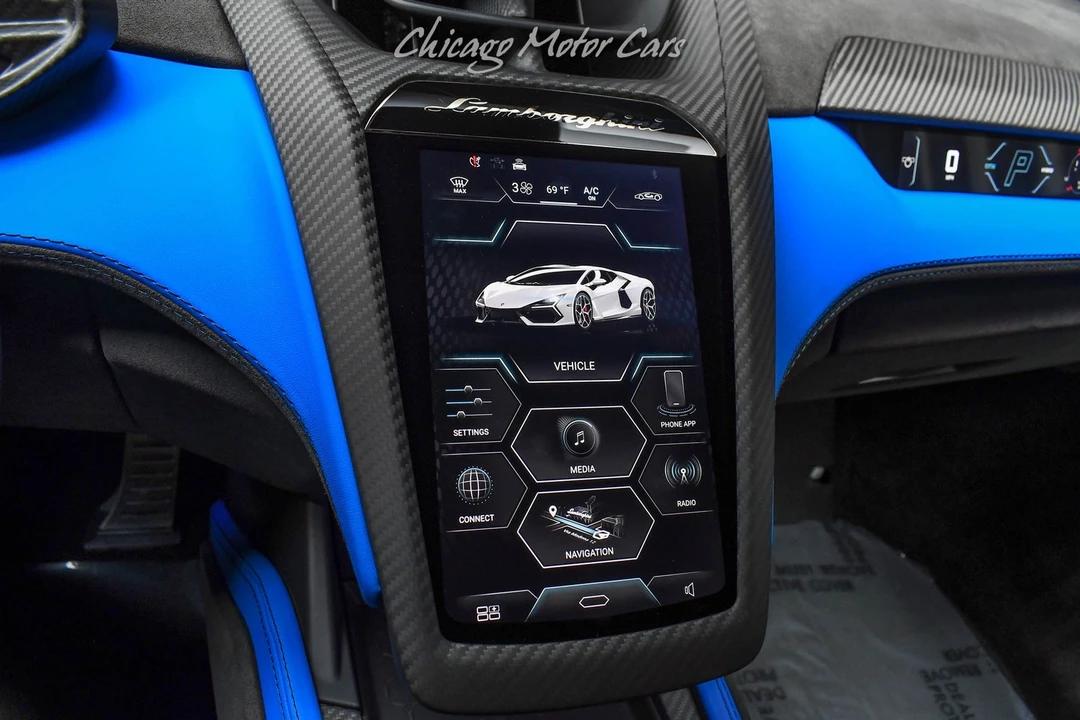 2025 Lamborghini Revuelto - Image 13 of 21
