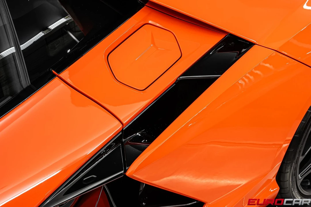 2025 Lamborghini Revuelto - Image 18 of 31