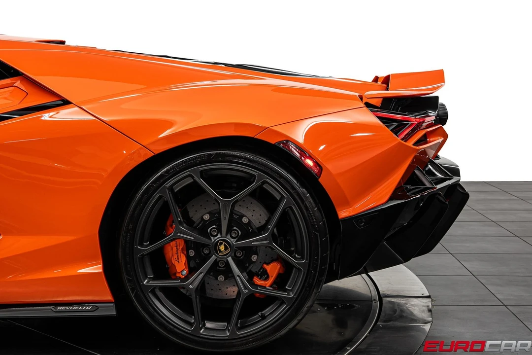 2025 Lamborghini Revuelto - Image 20 of 31