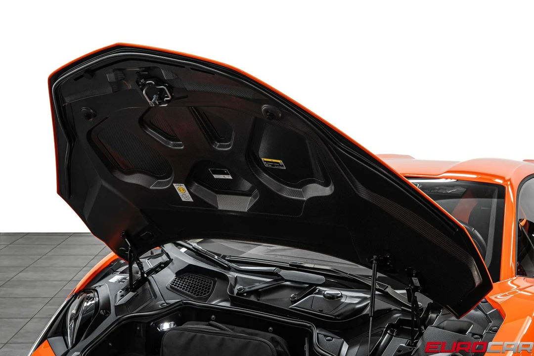 2025 Lamborghini Revuelto - Image 11 of 31