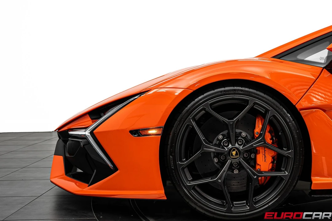 2025 Lamborghini Revuelto - Image 16 of 31