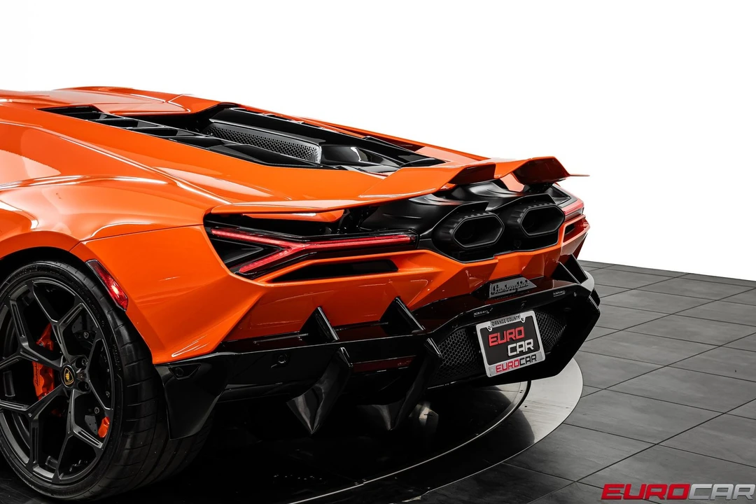 2025 Lamborghini Revuelto - Image 21 of 31