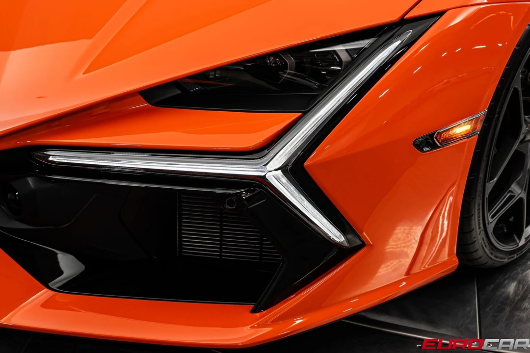 2025 Lamborghini Revuelto - Image 14 of 31