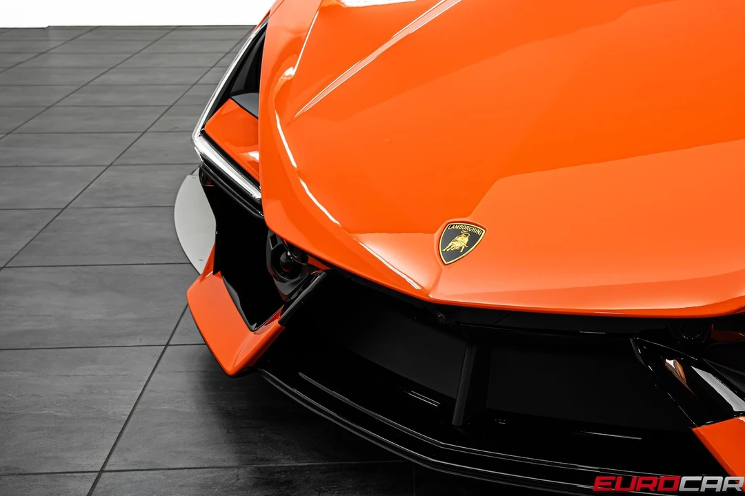 2025 Lamborghini Revuelto - Image 13 of 31