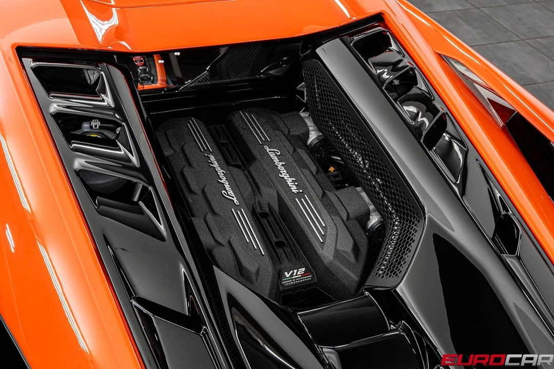 2025 Lamborghini Revuelto - Image 22 of 31