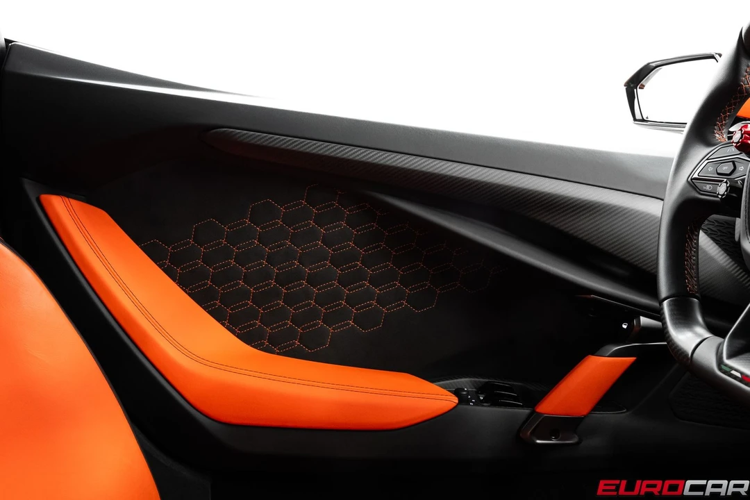 2025 Lamborghini Revuelto - Image 29 of 31
