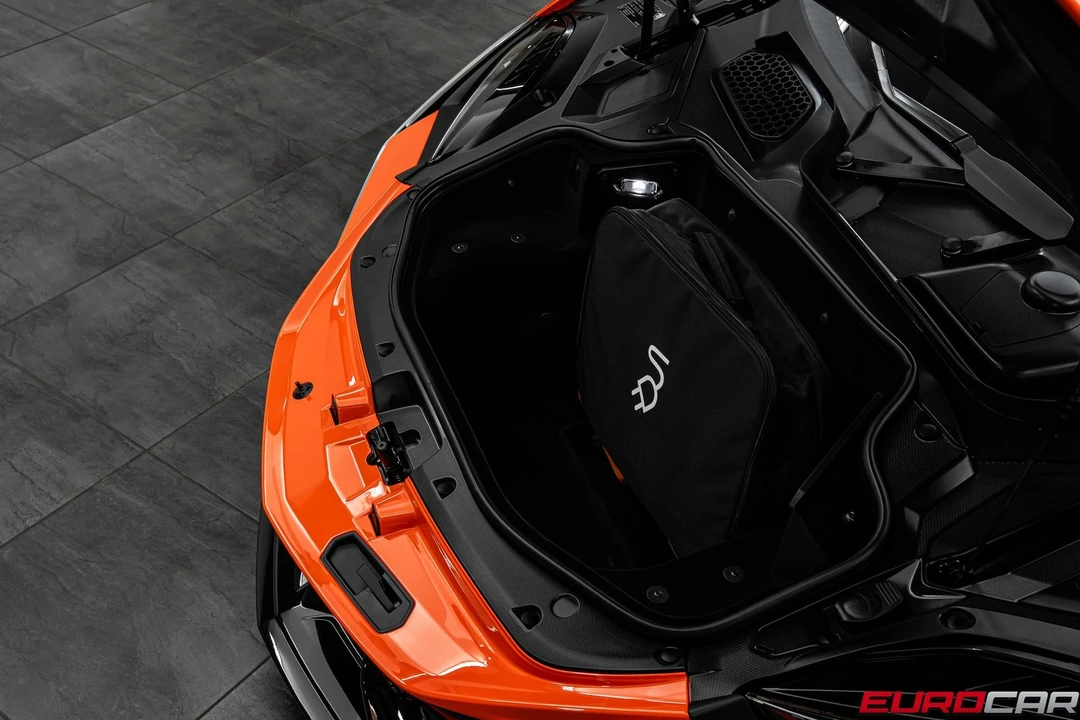 2025 Lamborghini Revuelto - Image 12 of 31
