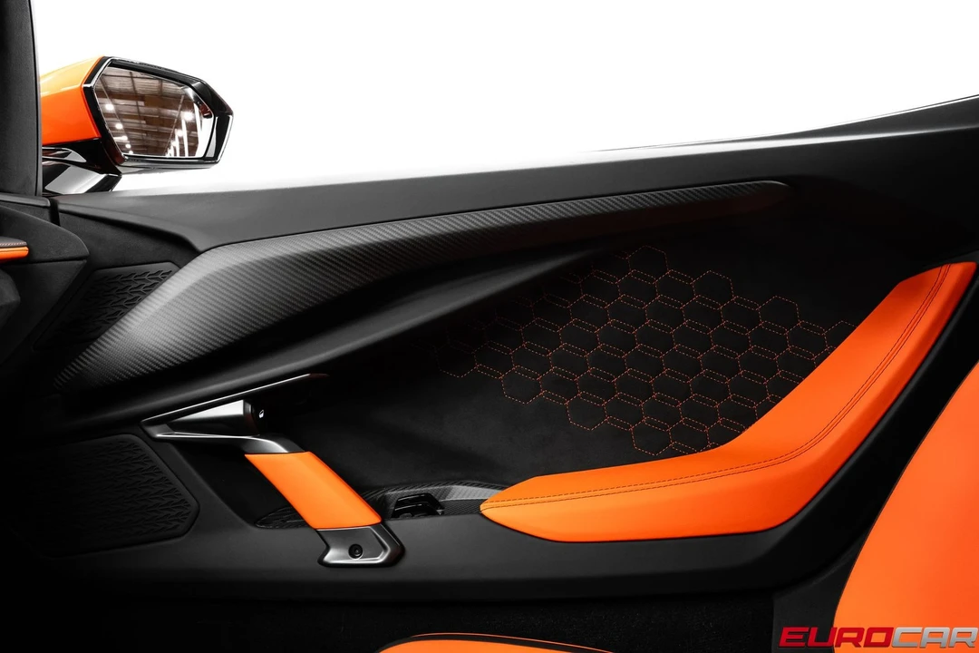 2025 Lamborghini Revuelto - Image 30 of 31