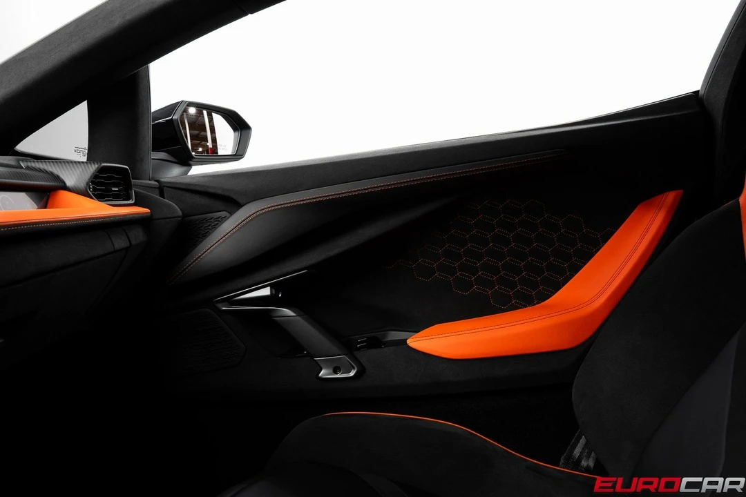 2025 Lamborghini Revuelto - Image 26 of 31