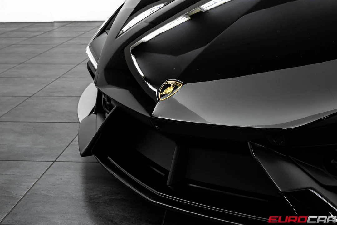 2025 Lamborghini Revuelto - Image 12 of 31