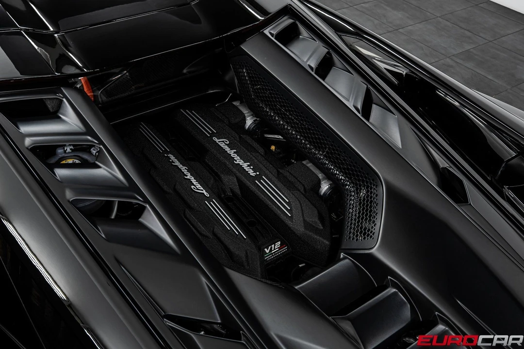 2025 Lamborghini Revuelto - Image 20 of 31